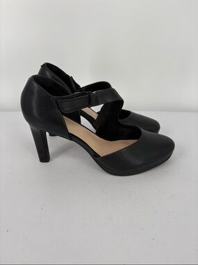 🦊 Clarks Black Mary Jane Heel Pumps with  Strap